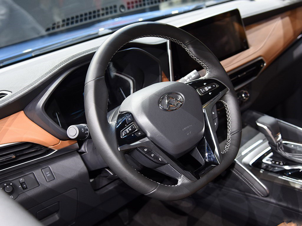 点击插入图片 大通D90能否撼动哈弗H9地位,抢占SUV市场?