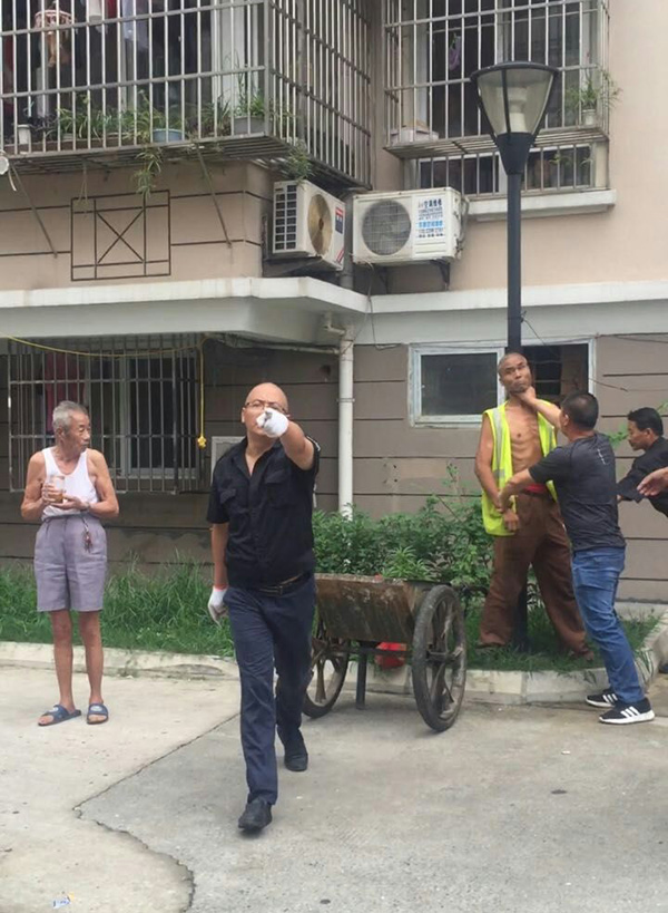 苏州工业园区小区保安被指殴打保洁员,物业:系