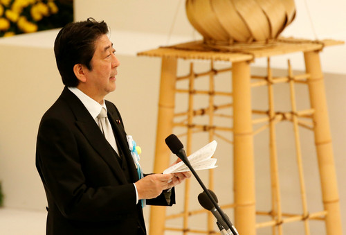 日本首相安倍晋三在8月15日“全国战殁者追悼仪式”上致辞。