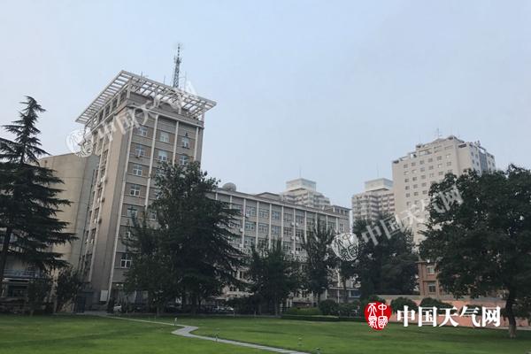 今晨北京海淀天空阴沉。