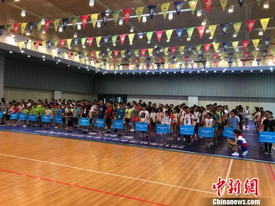 人口展动_我爱你动图骂人口型(2)