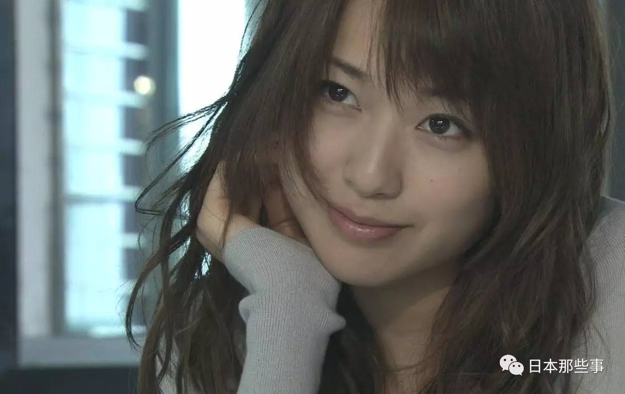 如果户田惠梨香的人生有颜色，那一定是红色的!