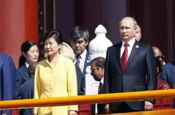 朴槿惠的黄色上衣意在表达庆祝