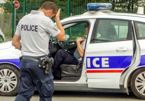 欧时:治安堪忧法国欲恢复片警制 引发争议|萨