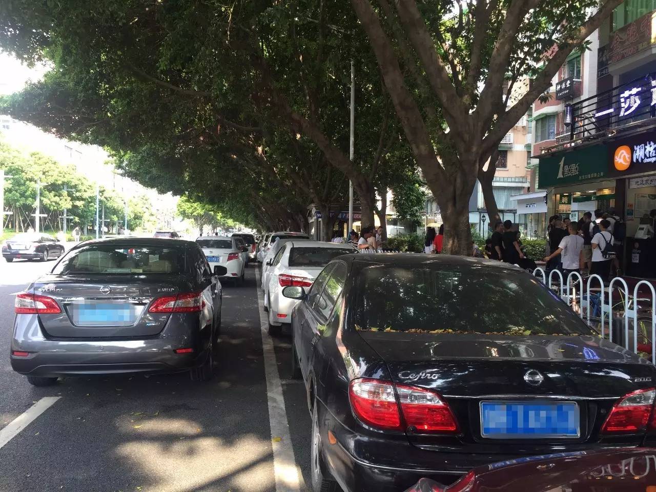 广州咪表撤了,却被僵尸车霸占!街坊呼吁恢复