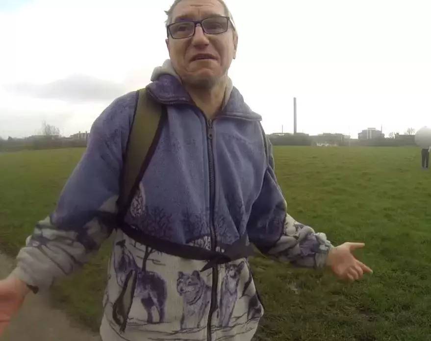 为引出恋童癖，英国人扮成萝莉正太