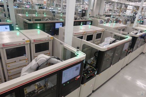 探访华为荣耀东莞工厂,手机厂商拉开智造力决