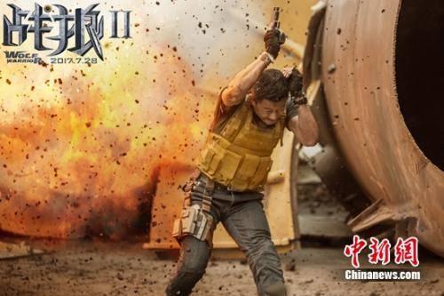 《战狼2》拍摄现场风险重重 《战狼2》拍摄现场风险重重