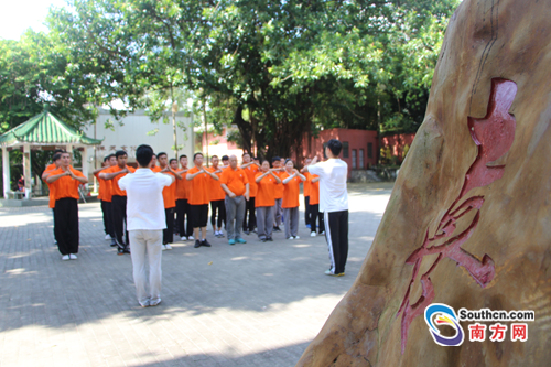 社团中华才艺舞狮培训班结业 外国学员获颁等级证书