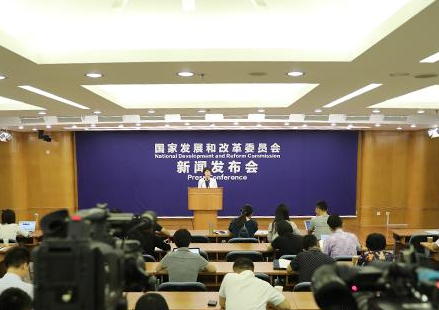 发改委新闻发言人:我国物流业成本高效率低问