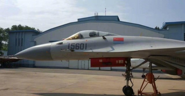 歼15战机造价4亿元究竟贵在哪 这4个因素致成