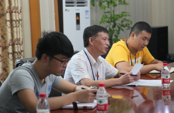 10余人来到三汇镇参观中国矿大旧址并进行社会实践调研考察,镇党委