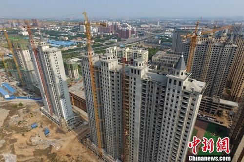 资料图：一处新建商品房项目正在建设中。 中新社记者 韦亮 摄