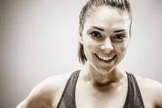 【健康】额头出汗异常,竟是疾病惹的祸?夏天爱