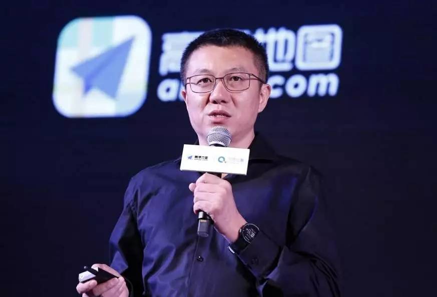 定位老总_鸿星尔克老总图片(2)