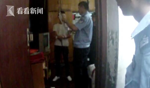 视频|小偷盗窃后 安家 便利店吃方便面看电视 店