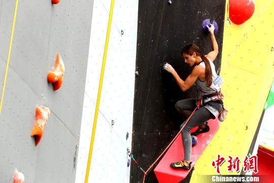 地板球场用哪种的比较合适？有什么要求？爱游戏- 爱游戏体育- AYX爱游戏体育官方网站