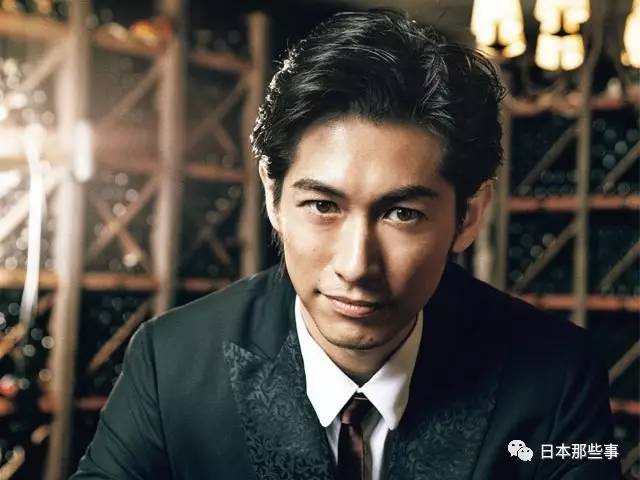 藤冈靛:一个自带少女漫画男主设定的完美男人