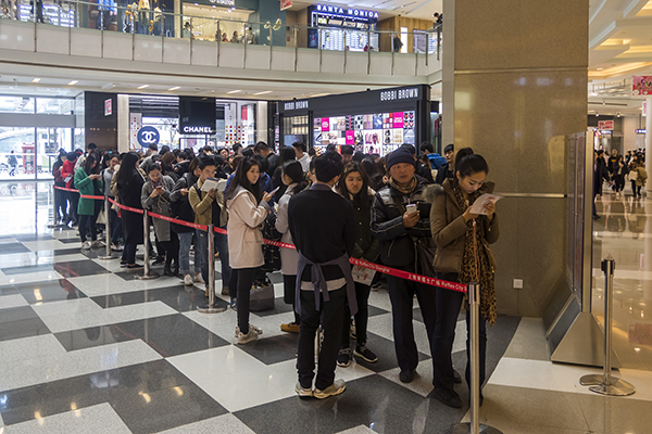 来福士广场的一家奶茶店在今年上半年晋升为“网红” 。 视觉中国(15.240, 0.08, 0.53%) 图