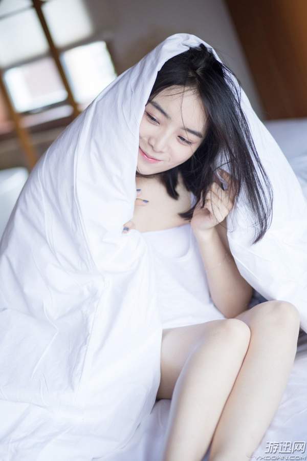 lpl美女主持余霜晒清纯照 早起的纯白小姐姐好治愈