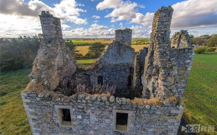 苏格兰古堡仅剩四面墙售价111万 卖方称潜力巨