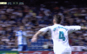 gif-争顶犯规?拉莫斯染红下场!