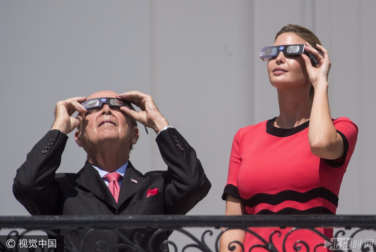 美国百年一遇超级日全食实拍 特朗普伊万卡观