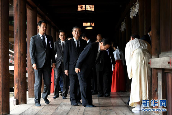  8月15日，在日本东京，部分政要参拜靖国神社。新华社记者 华义 摄