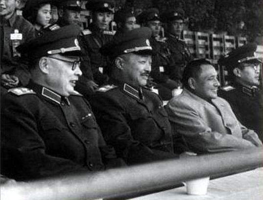 你知道吗？邓小平在1955年元帅名单中曾经位列第七|邓小平|罗荣桓|贺龙_新浪新闻