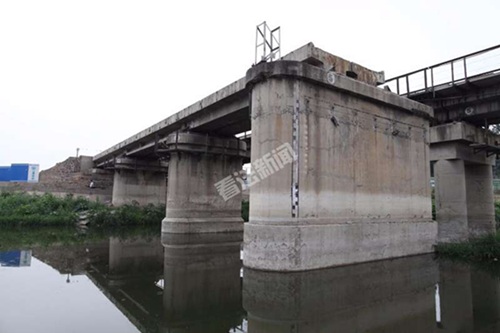 照片中的5号桥墩，系南沙河大桥被拆后遗存下来的唯一老桥墩