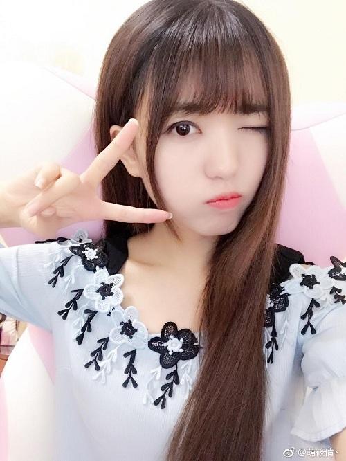 这位女主播彻底火了 直播和两男人玩脏套路人气暴涨20