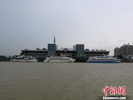 海事部门已告诉江门客运港避台船舶增强值班 郑翔 摄