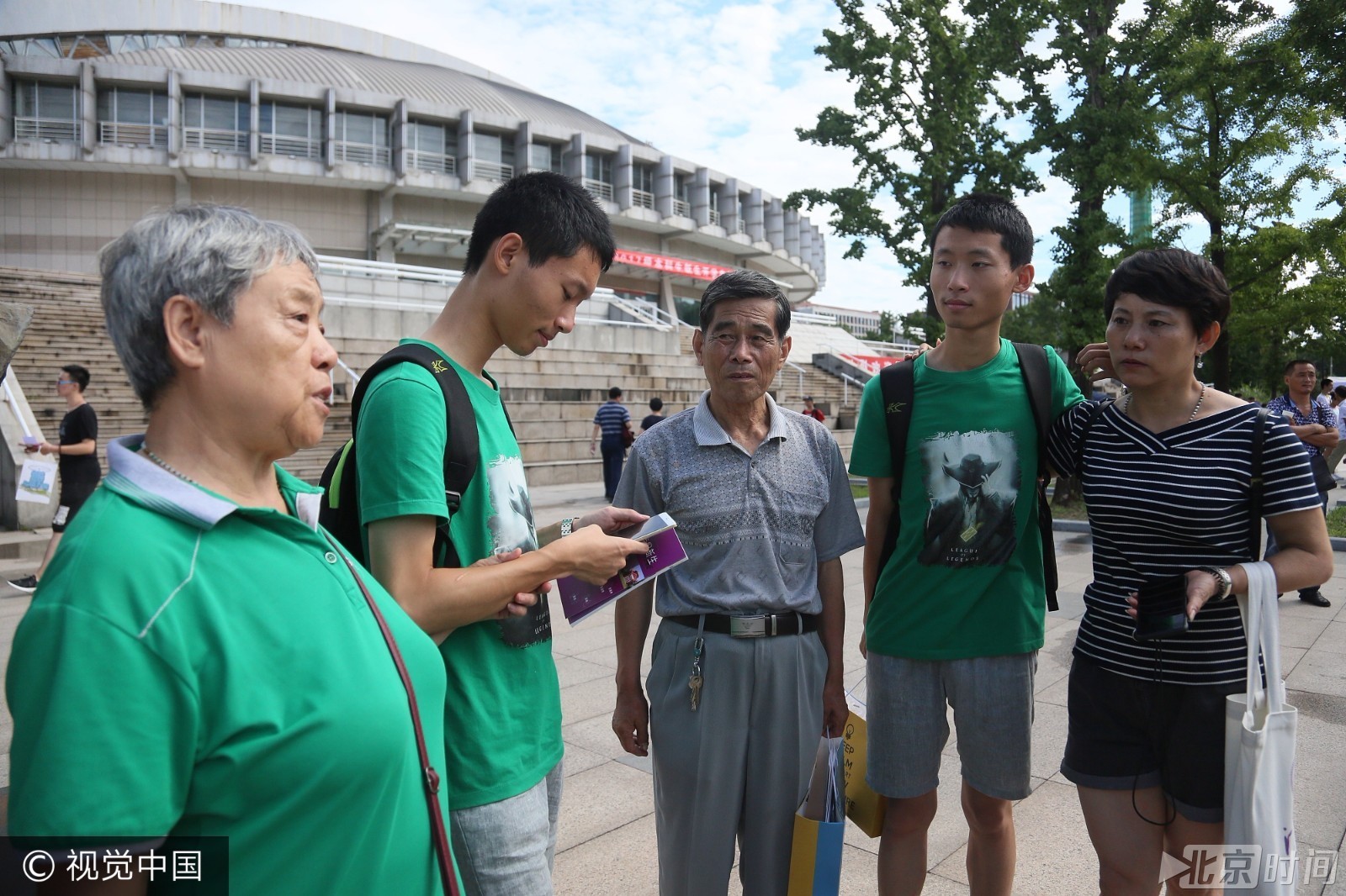 清华大学2017级新生入学报到 北京双胞胎男生