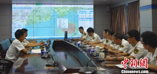 江门海事局召开防抗第13号台风“天鸽”事情集会,摆设防台事情 郑翔 摄