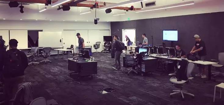 一群拳头员工用48小时做了个《英雄联盟》2D