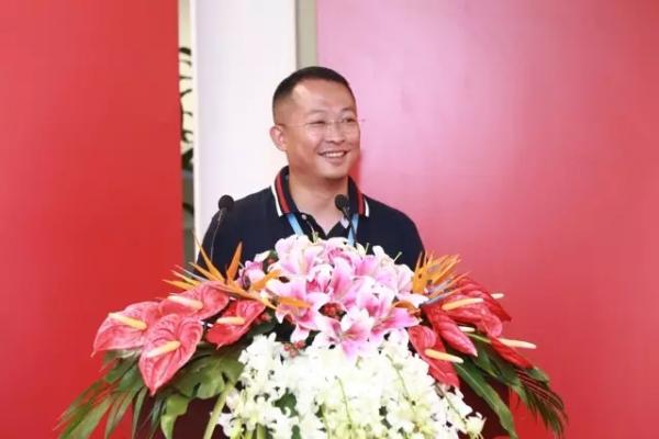 知乎创始人兼CEO周源