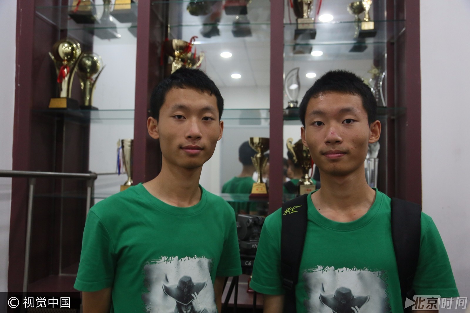 清华大学2017级新生入学报到 北京双胞胎男生