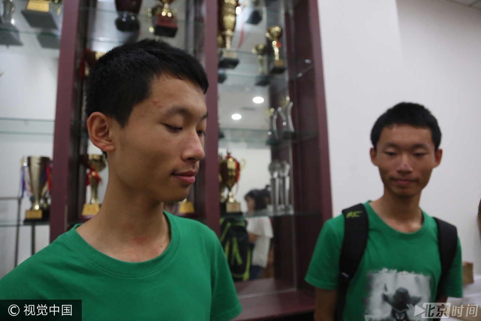 清华大学2017级新生入学报到 北京双胞胎男生
