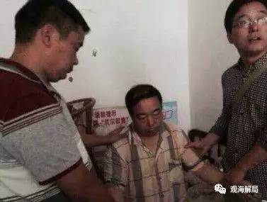 这些贪官失踪后:副市长躲出租屋 董事长扮菜农（组图） - 1