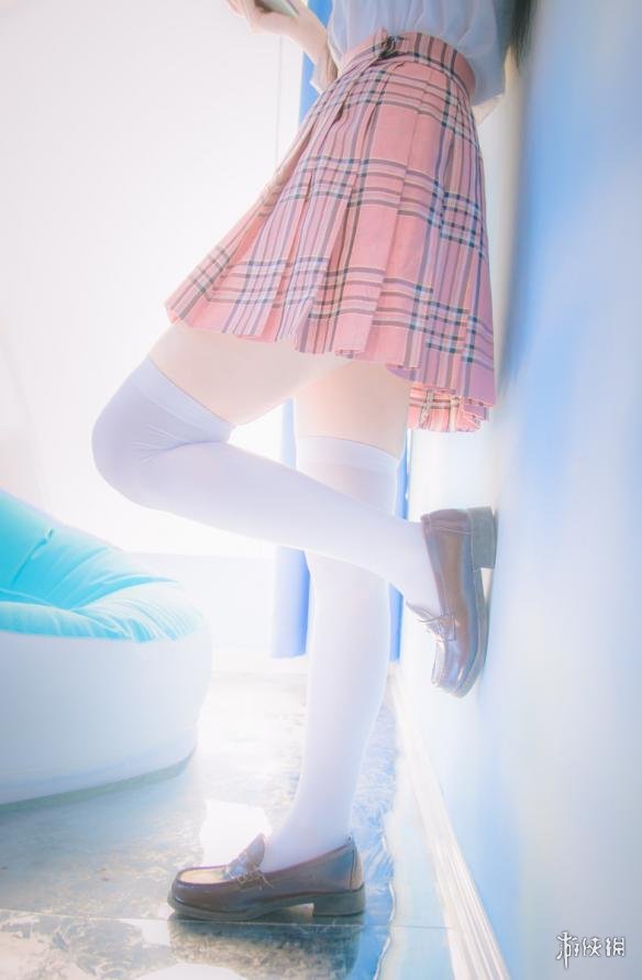 每日福利送不停 洛丽塔软妹的白丝美腿想不想舔舔舔