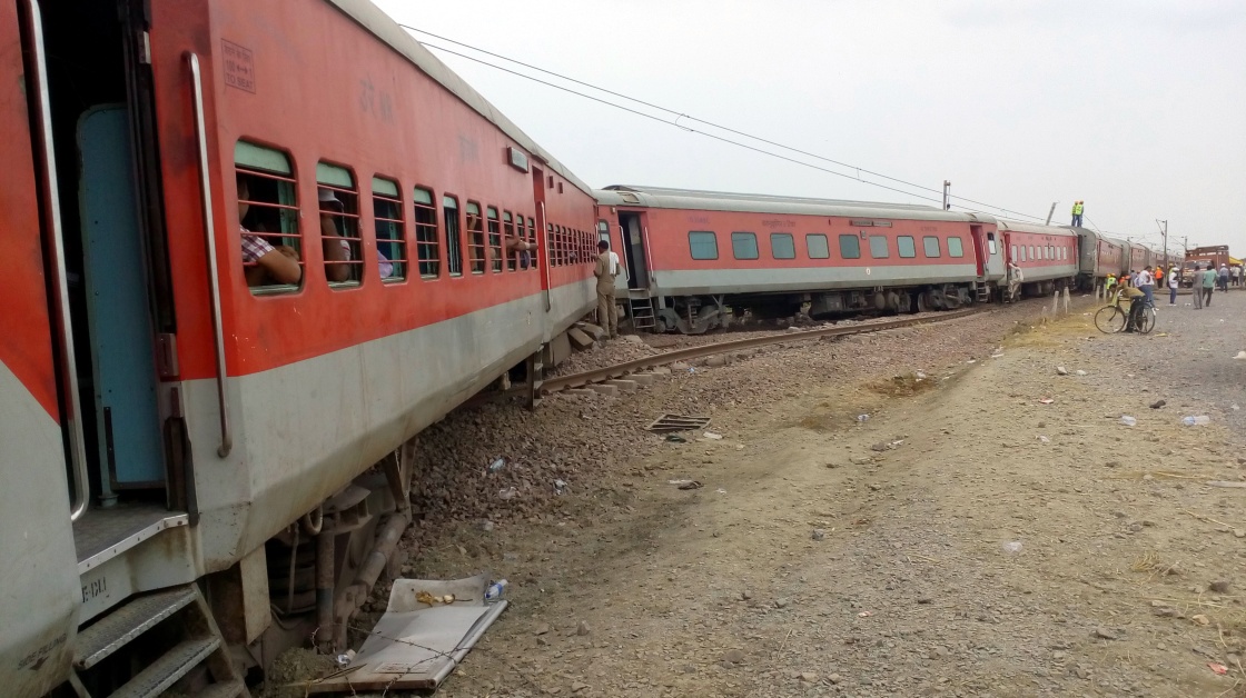 印度北部一列车脱轨至少50人受伤 4天来第二起