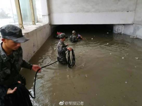 强台风天鸽致多地受灾,驻军和武警官兵全力抢