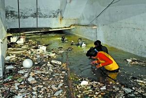 多处地下车库:一被困12小时者生还|红十字会|海