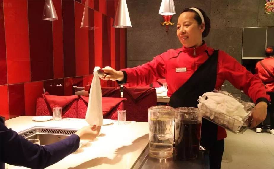 海底捞回应了!老鼠爬进食品柜、火锅漏勺掏下