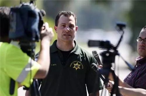 1503619652654023.jpg 图为弗雷斯诺县(Fresno)警局发言人托尼(Tony Botti)