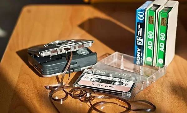 ABAB翻面over了!上海中小学今秋告别磁带时