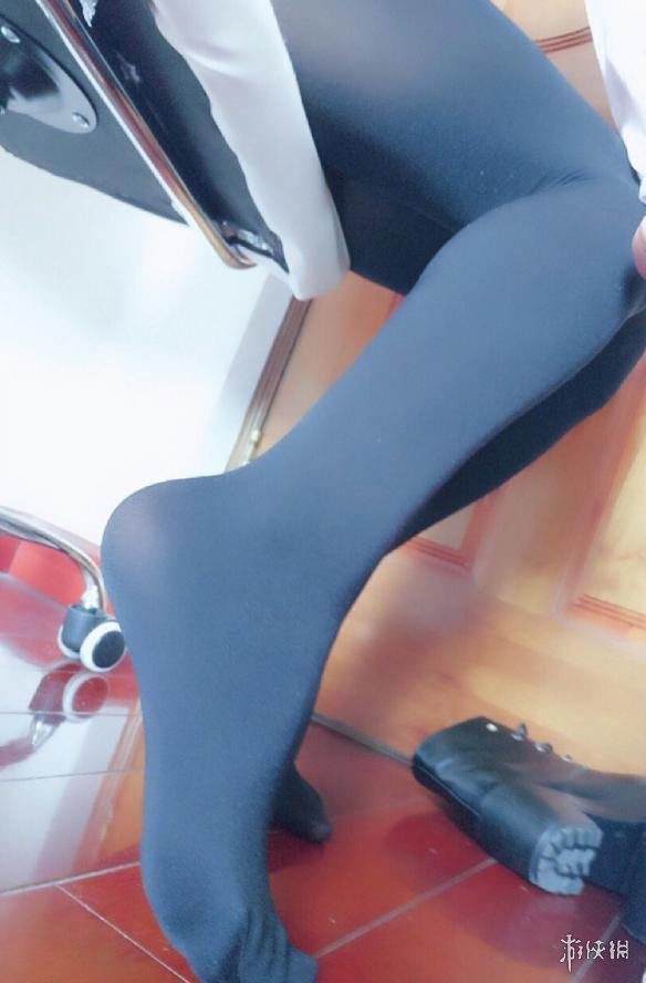 每日福利送不停 有可爱甜美笑容的妹子就爱自拍丝袜