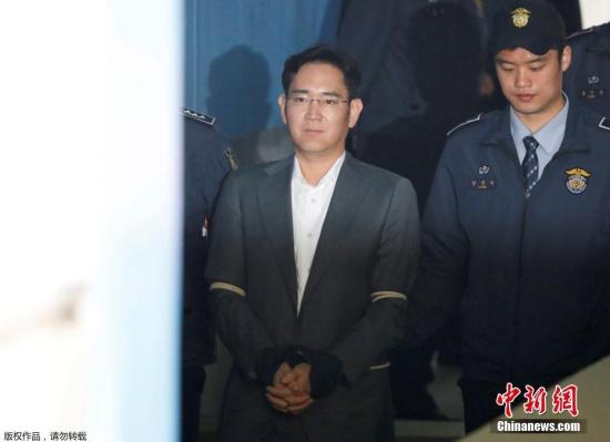  当地时间2017年4月7日，韩国首尔，首尔中央地方法院对包括三星副会长李在镕在内的4名三星集团高管进行开庭审理。这是李在镕首次以被告人的身份出庭受审。