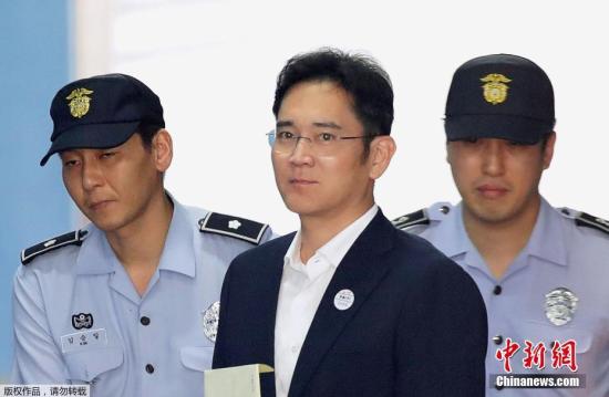 中国新闻网:三星副会长李在镕行贿案二审 被判2年半缓刑4年