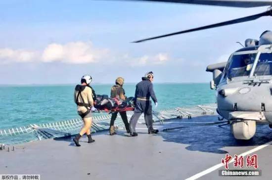  ▲当地时间8月23日，在马来西亚附近海域，马来西亚海军和美国海军寻获一具失踪船员遗体。